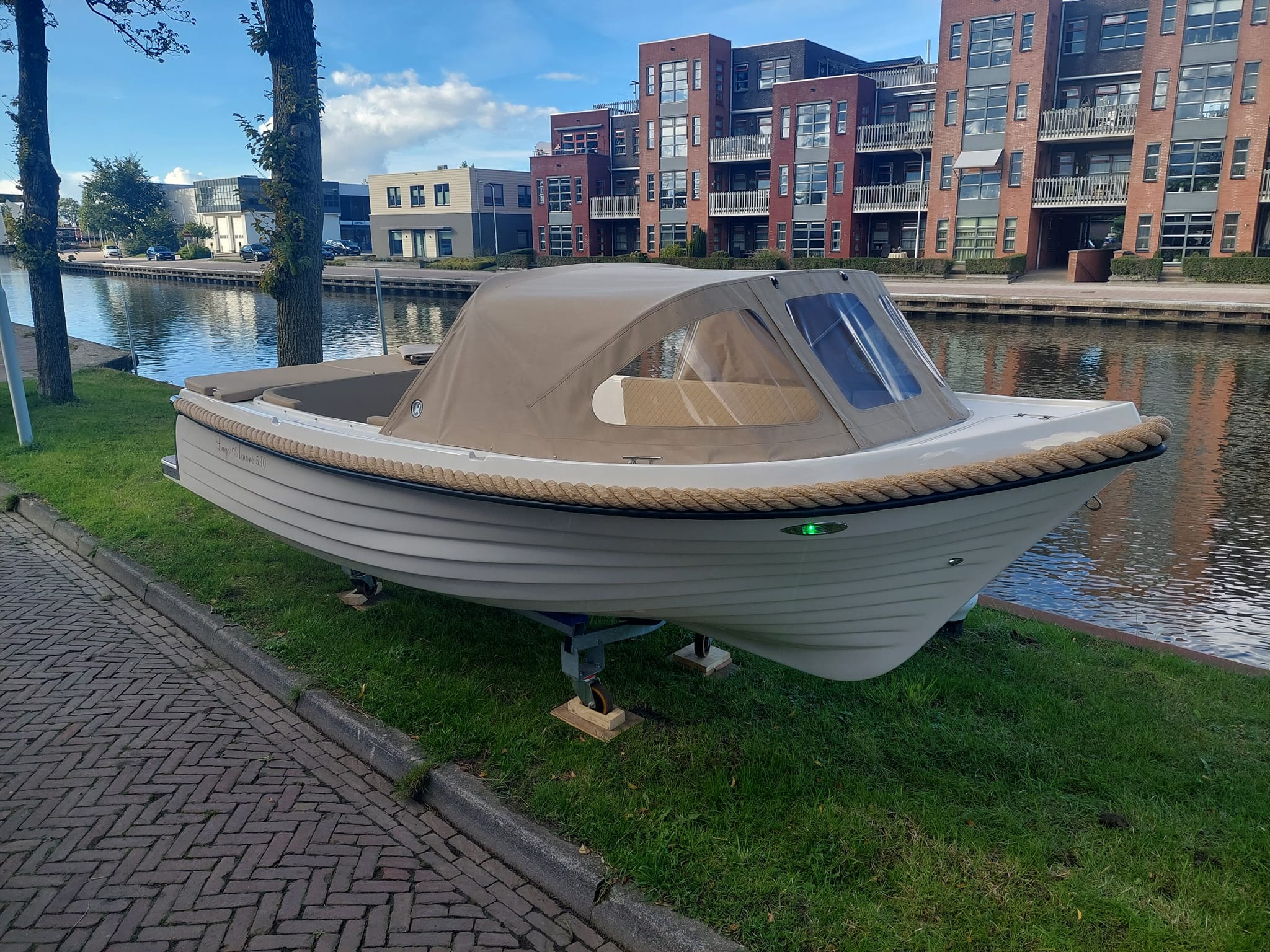 Lago-Amore-590-Tender-1