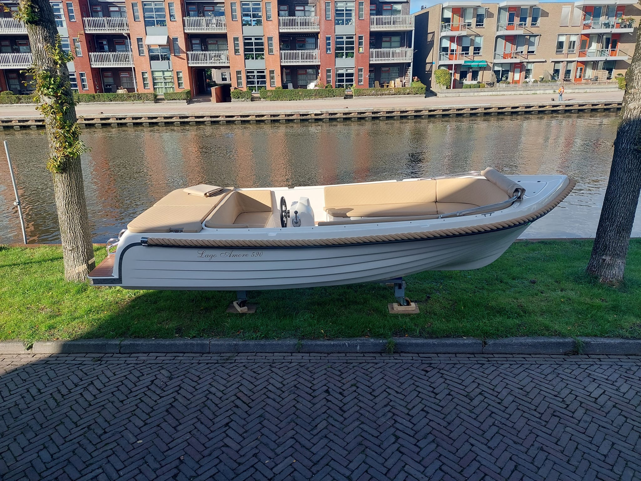 Lago-Amore-590-Tender-a