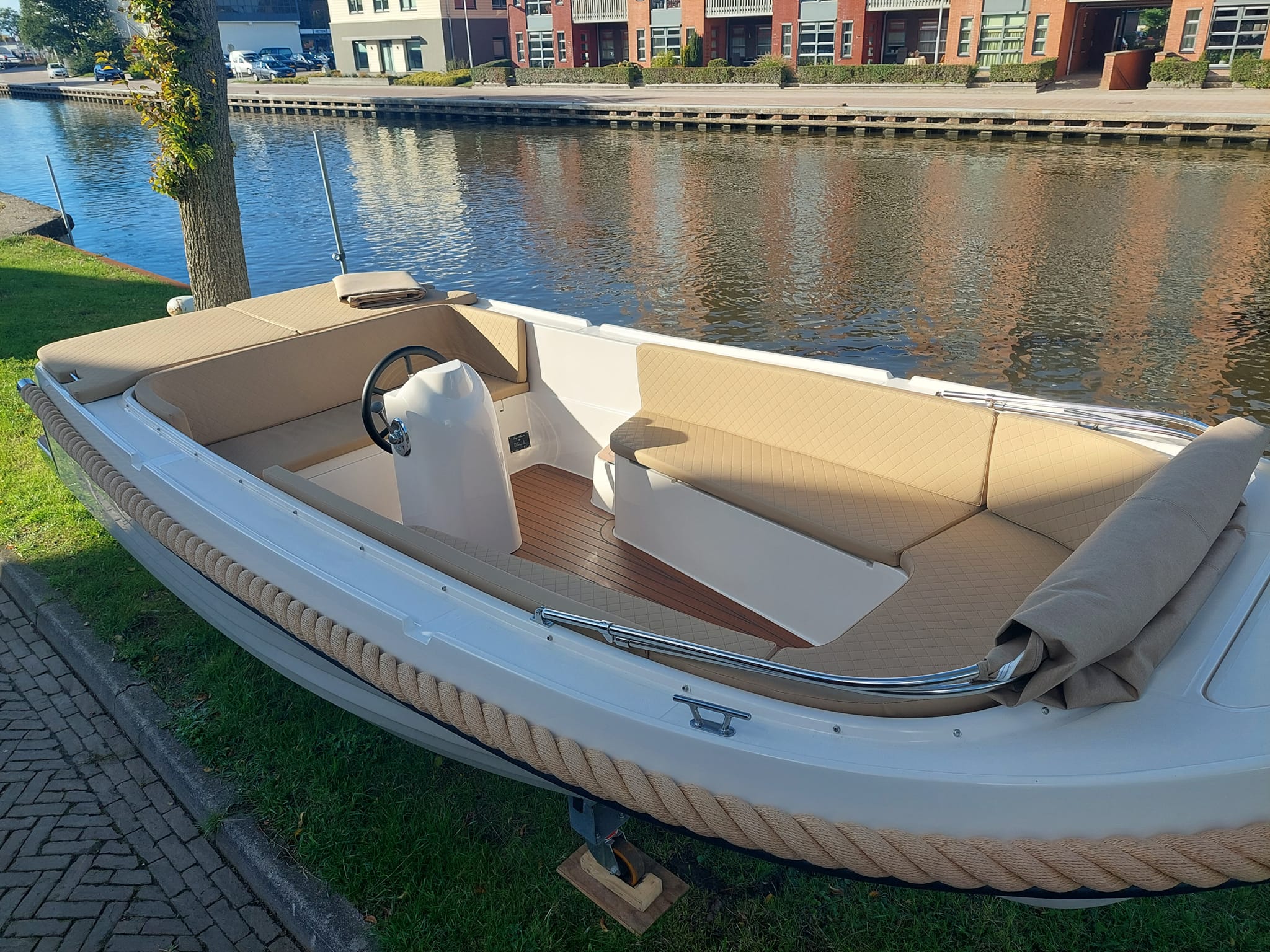 Lago-Amore-590-Tender-c