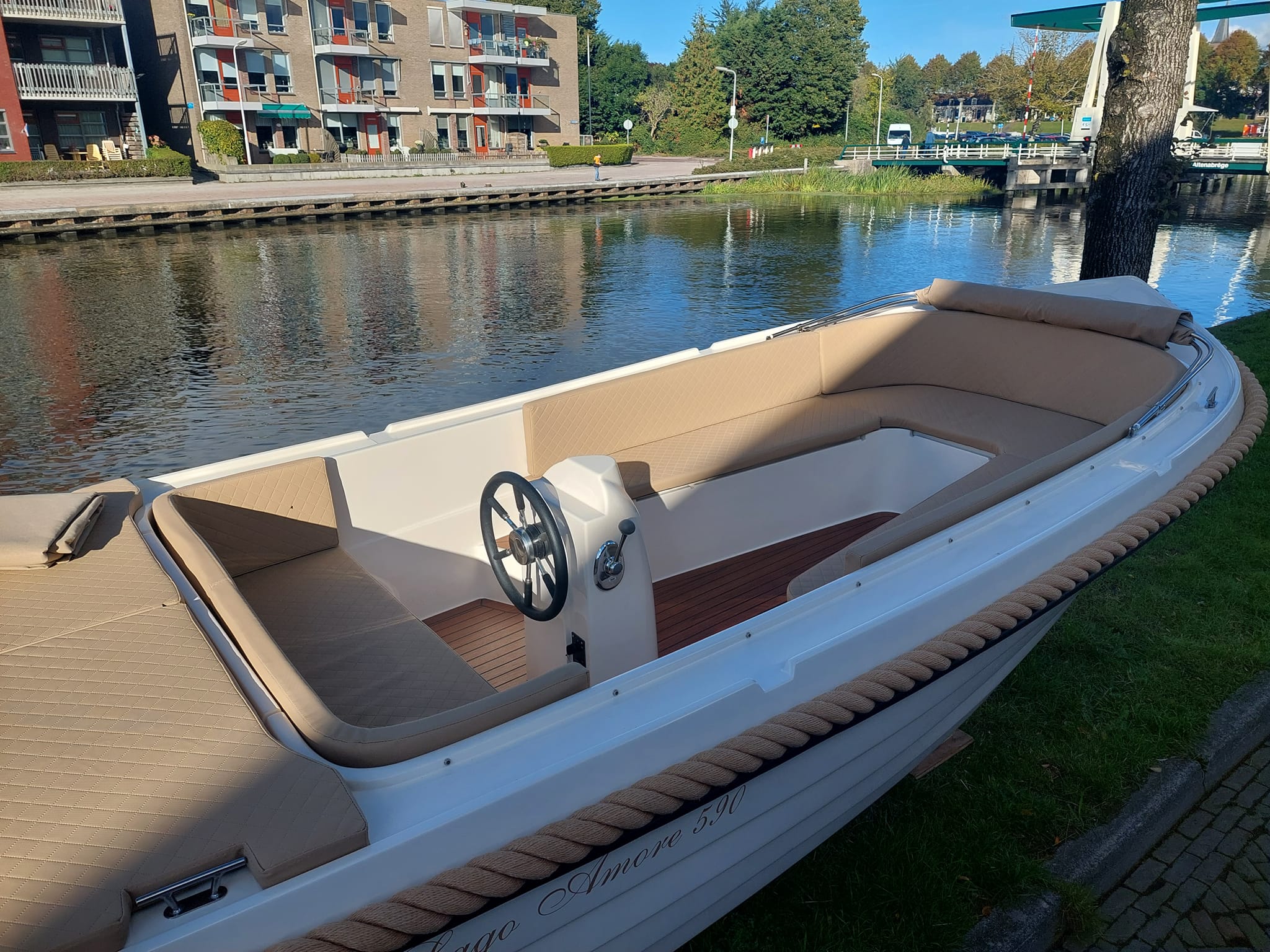 Lago-Amore-590-Tender-d