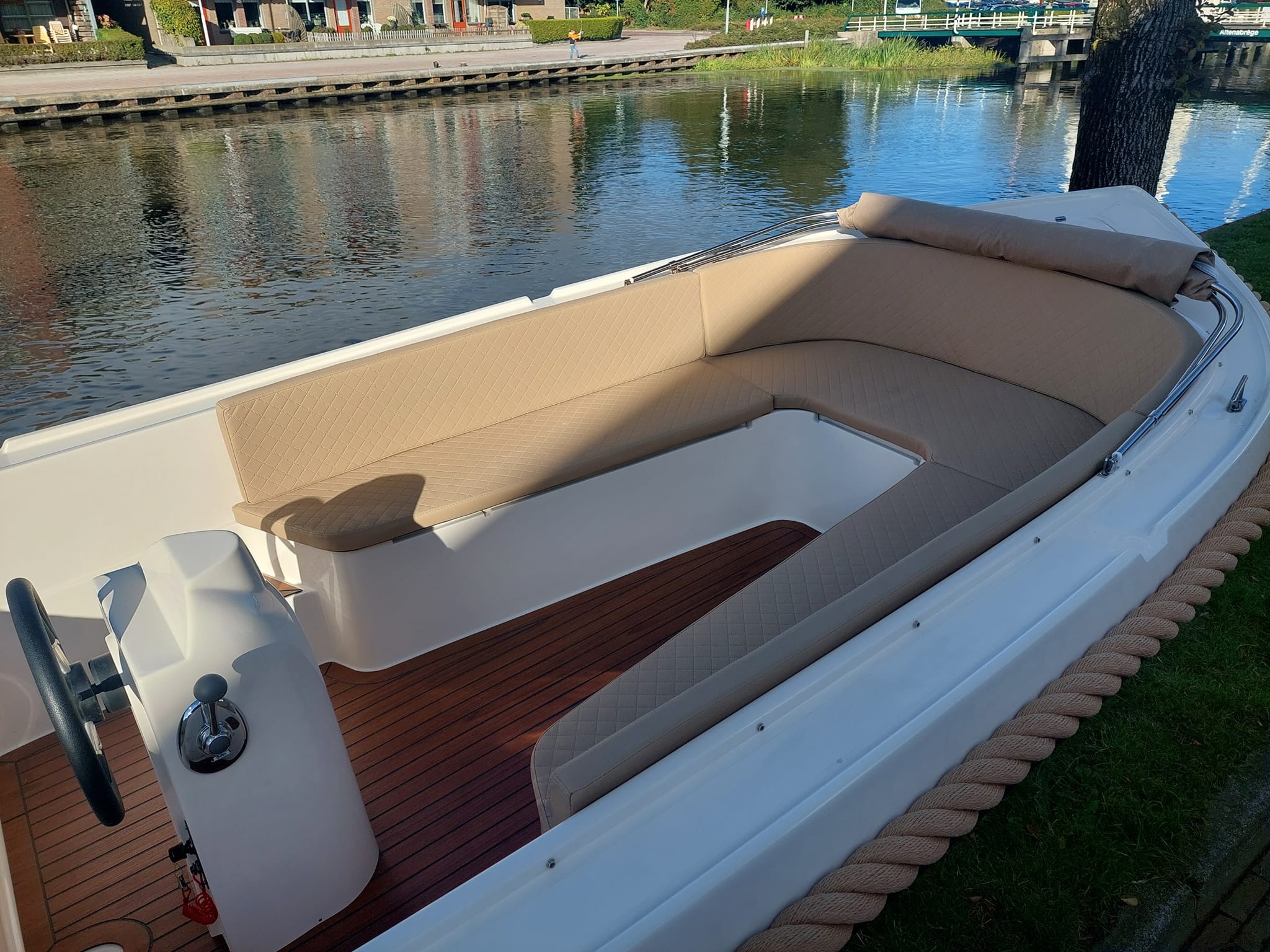 Lago-Amore-590-Tender-e