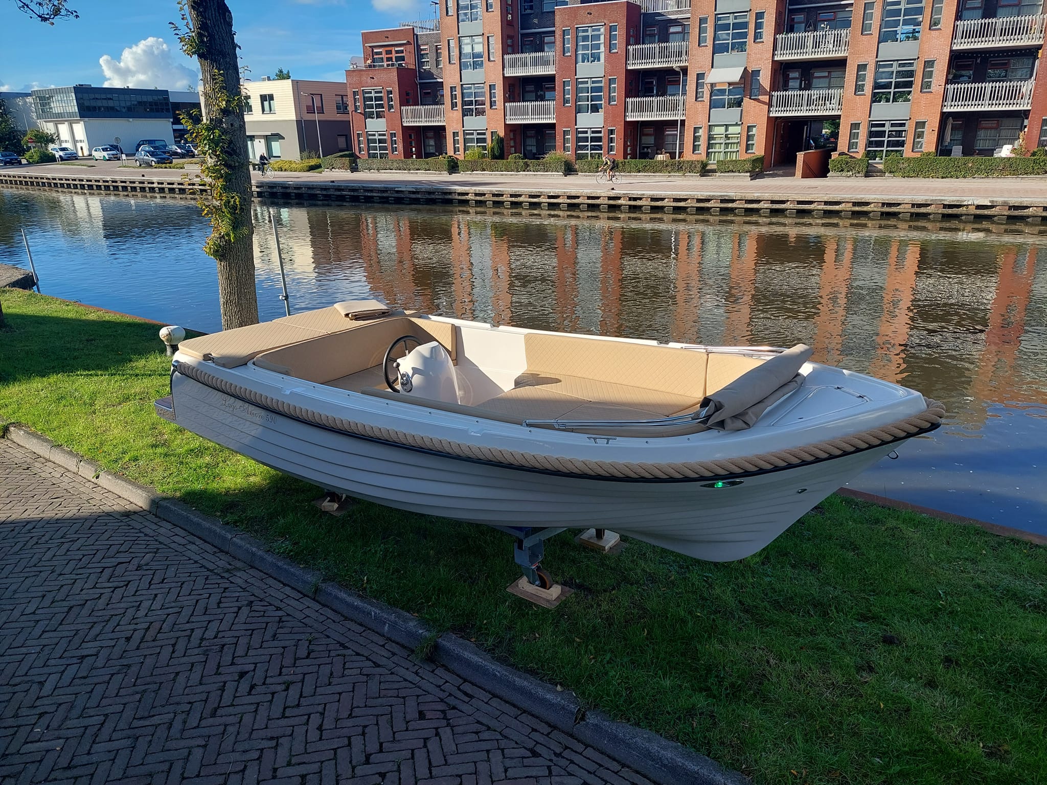 Lago-Amore-590-Tender-f