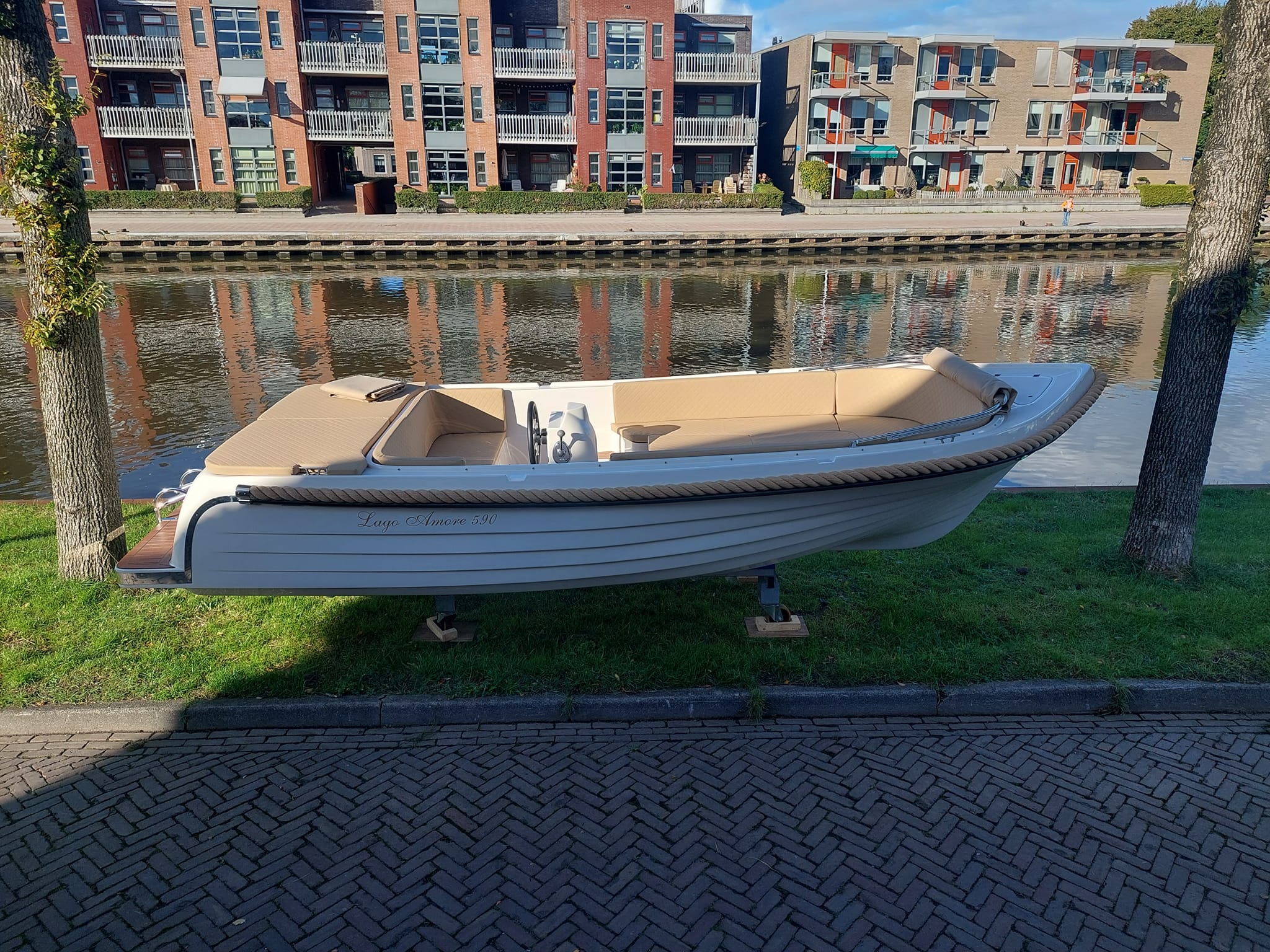 Lago-Amore-590-Tender-g