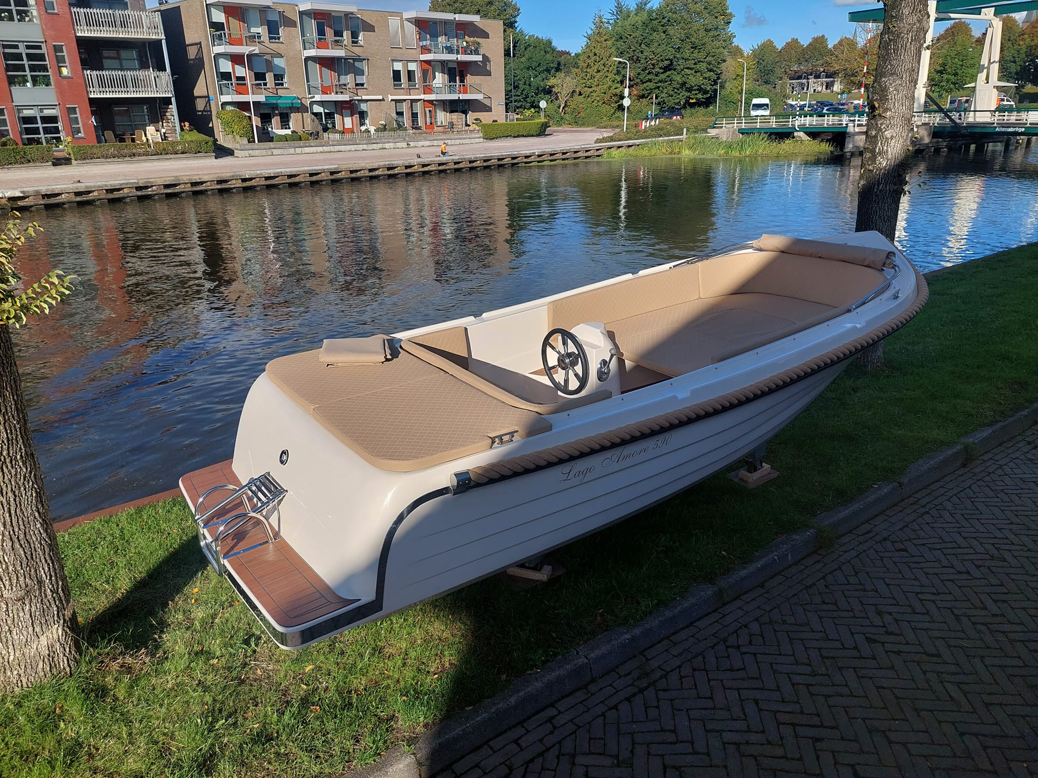 Lago-Amore-590-Tender-h