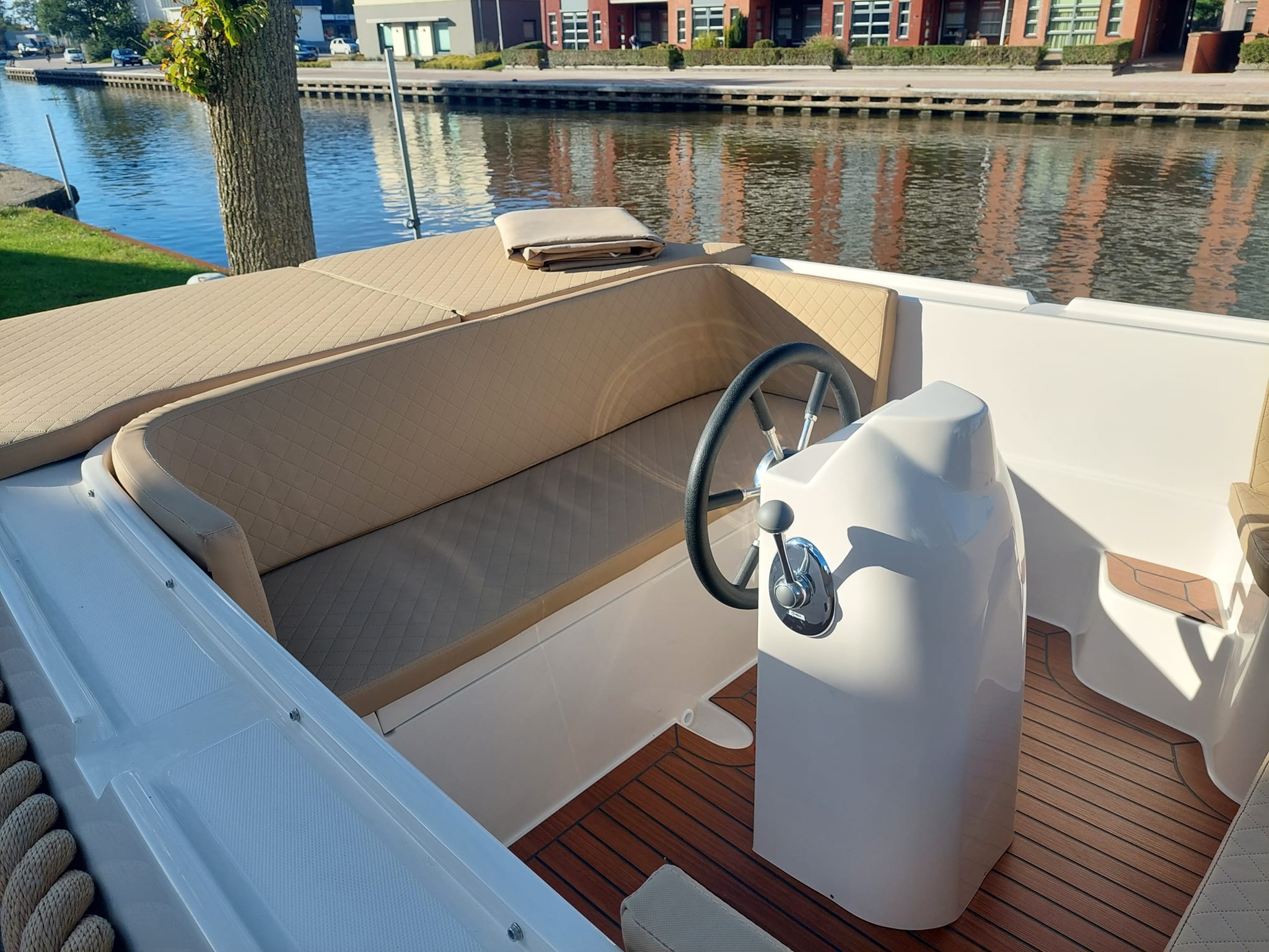 Lago-Amore-590-Tender-k