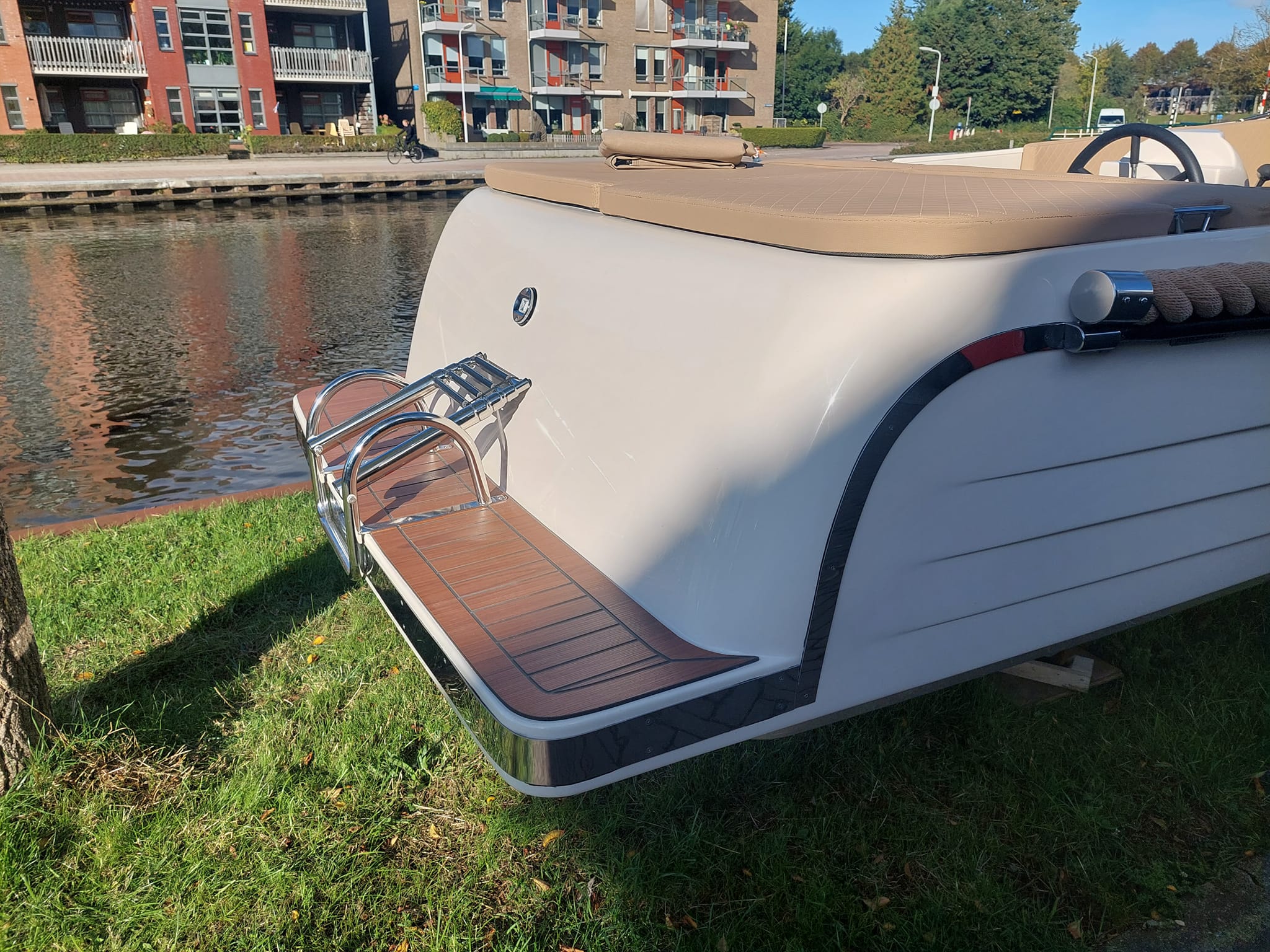 Lago-Amore-590-Tender-n